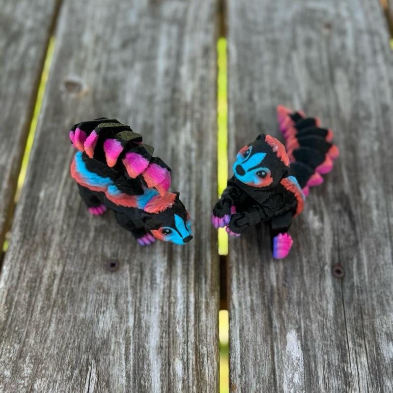 Flexi Rainbow Skunk - Flexi 3d Print fidget toy Decor Smooth Colorful Figurine Gift