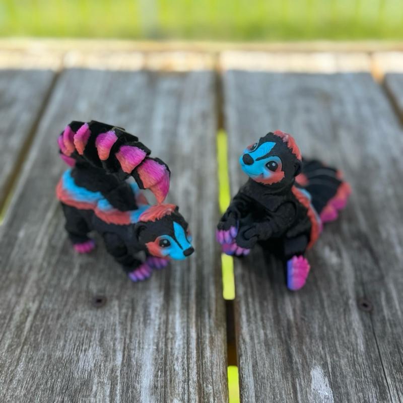 Flexi Rainbow Skunk - Flexi 3d Print fidget toy Decor Smooth Colorful Figurine Gift